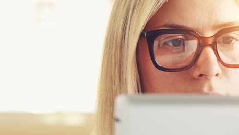 Woman-using-tablet-pc-digital-tablet-touchscreen-ipad-computer